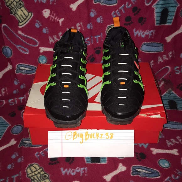 Nike Air Vapor Max Plus - Picture 2 of 3